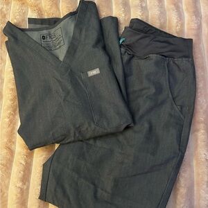 FIGS Charcoal Scrub Set